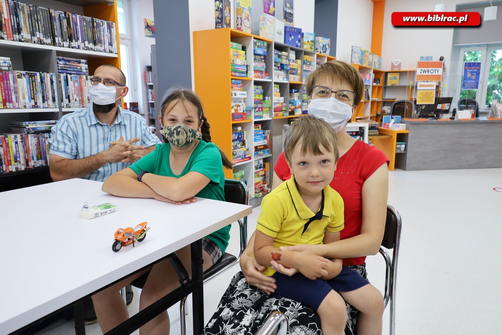 Zdjęcie w galerii na portalu naszraciborz.pl: „Rodzinny konkurs wiedzy o Ani z Zielonego Wzgórza” wiadomości z regionu