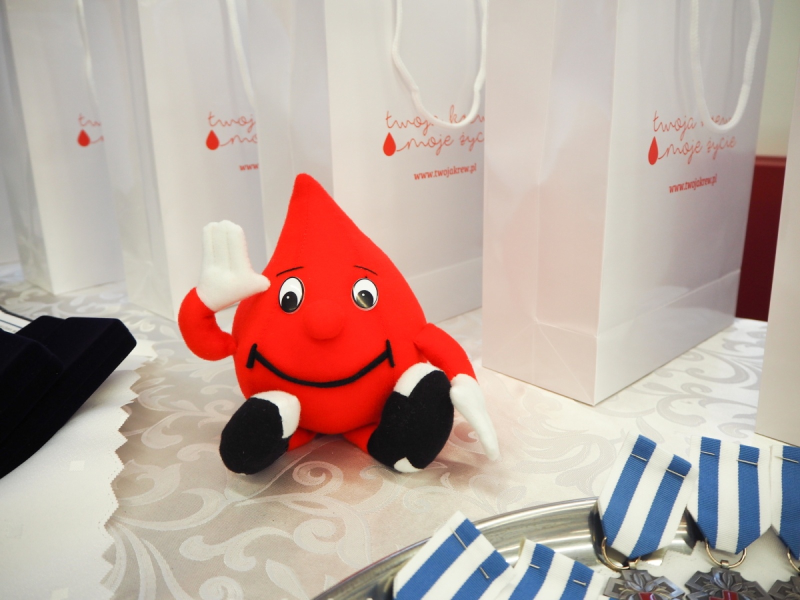 Zdjęcie w galerii na portalu naszraciborz.pl: Światowy Dzień Krwiodawcy. Honorowi dawcy odebrali odznaczenia wiadomości z regionu