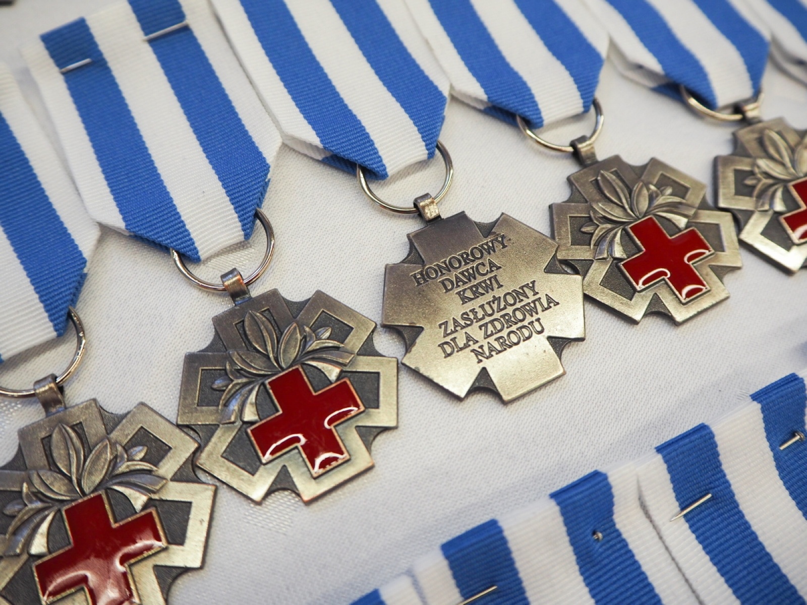 Zdjęcie w galerii na portalu naszraciborz.pl: Światowy Dzień Krwiodawcy. Honorowi dawcy odebrali odznaczenia wiadomości z regionu