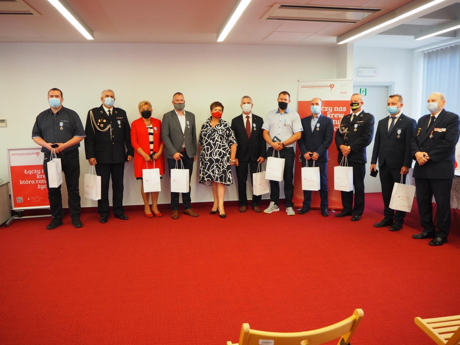 Zdjęcie w galerii na portalu naszraciborz.pl: Światowy Dzień Krwiodawcy. Honorowi dawcy odebrali odznaczenia wiadomości z regionu