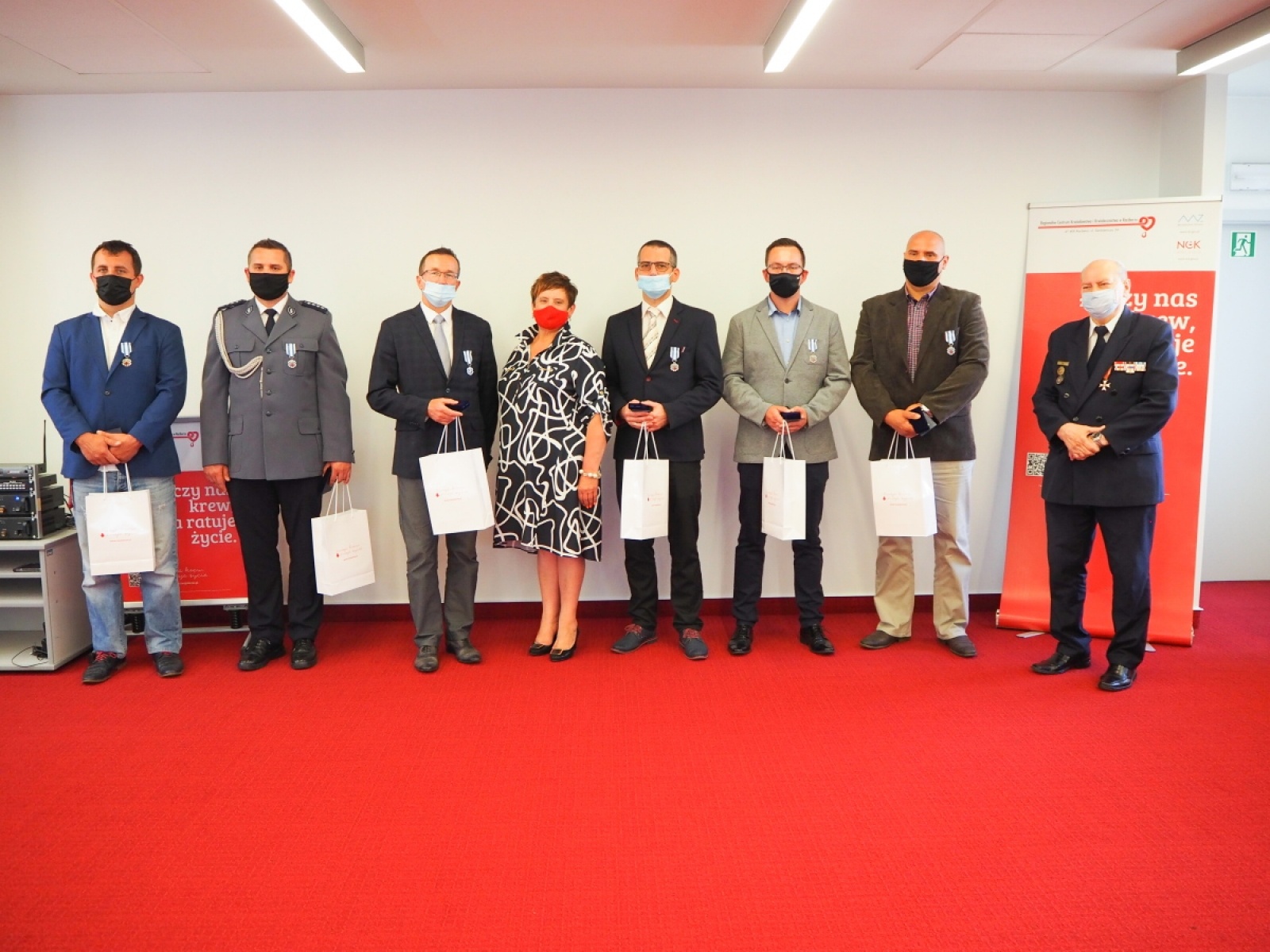 Zdjęcie w galerii na portalu naszraciborz.pl: Światowy Dzień Krwiodawcy. Honorowi dawcy odebrali odznaczenia wiadomości z regionu