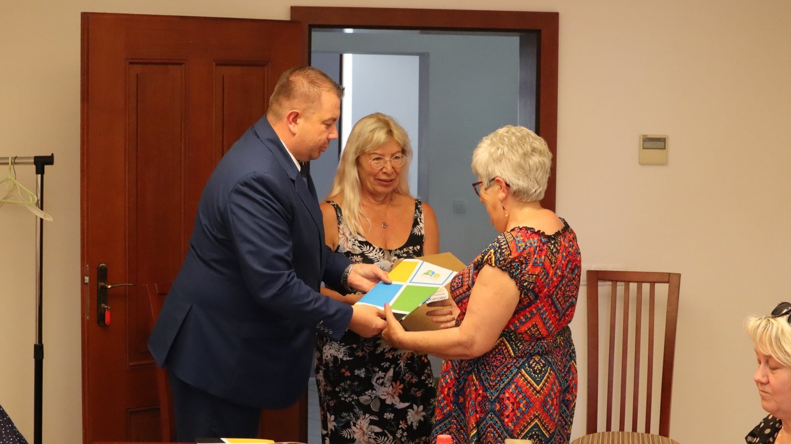 Zdjęcie w galerii na portalu naszraciborz.pl: Raciborskie gospodynie z gratulacjami od starosty wiadomości z regionu