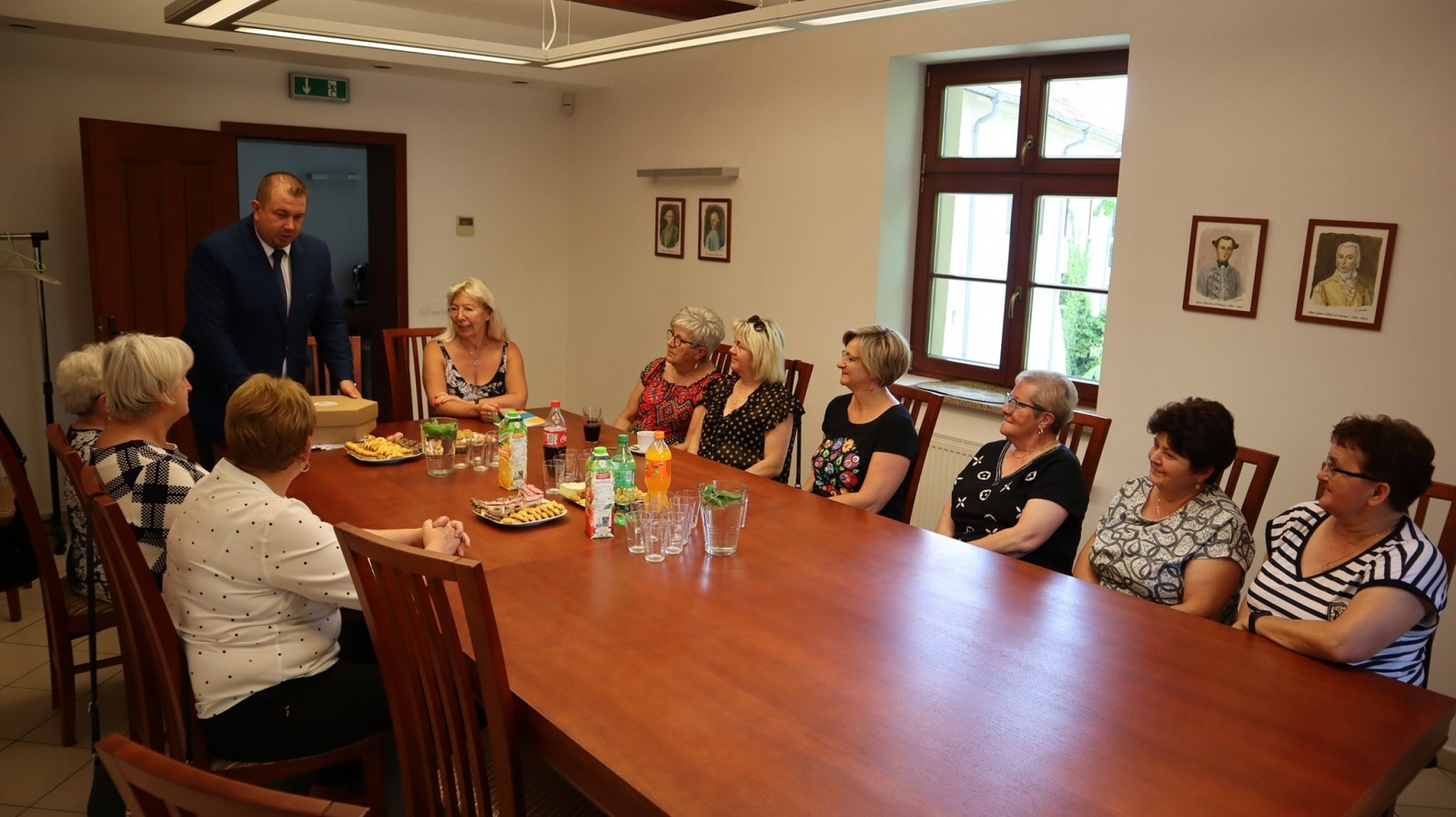 Zdjęcie w galerii na portalu naszraciborz.pl: Raciborskie gospodynie z gratulacjami od starosty wiadomości z regionu