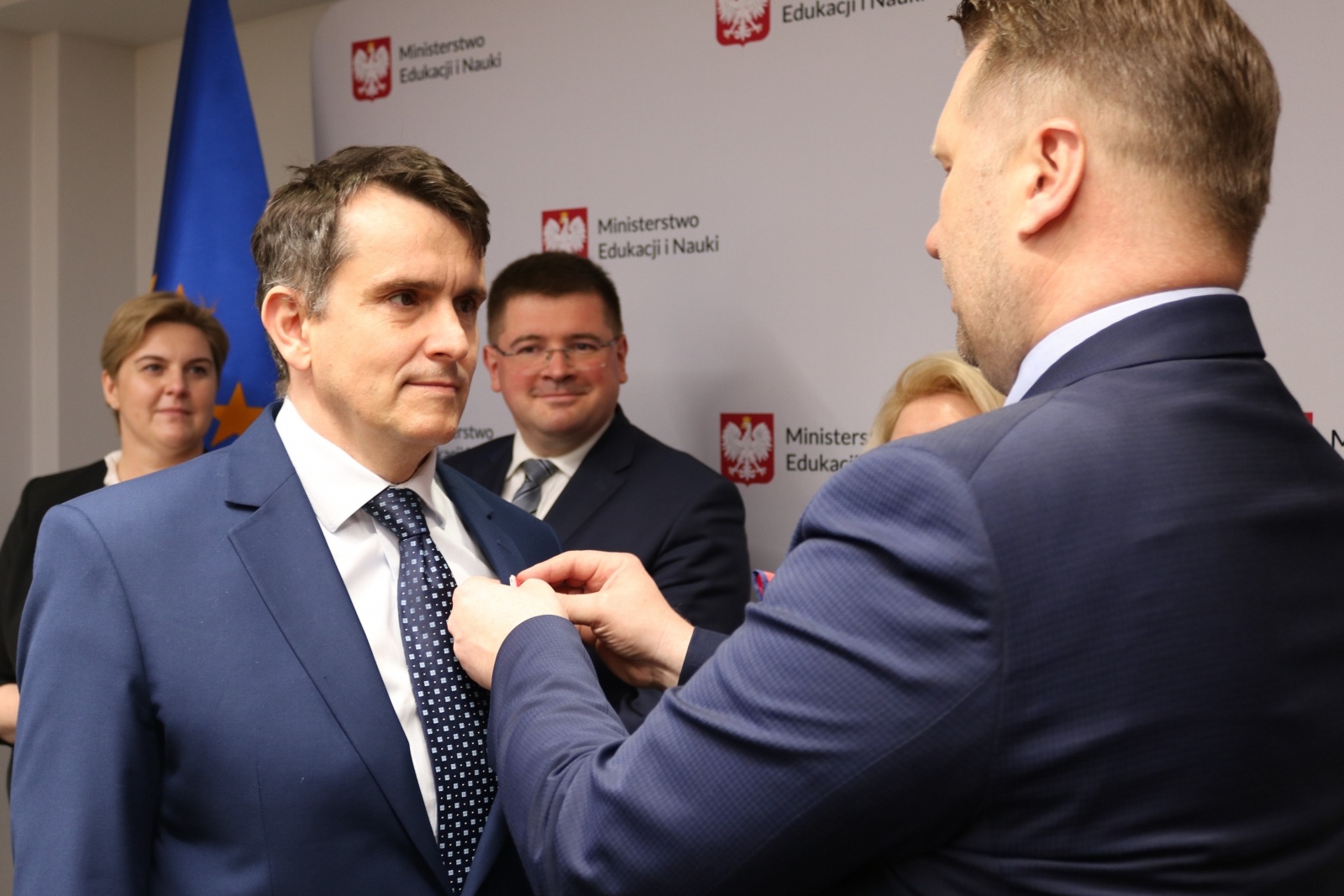 Zdjęcie w galerii na portalu naszraciborz.pl: Wręczenie medalu KEN państwu Katarzynie i Mateuszowi Kłoskom wiadomości z regionu
