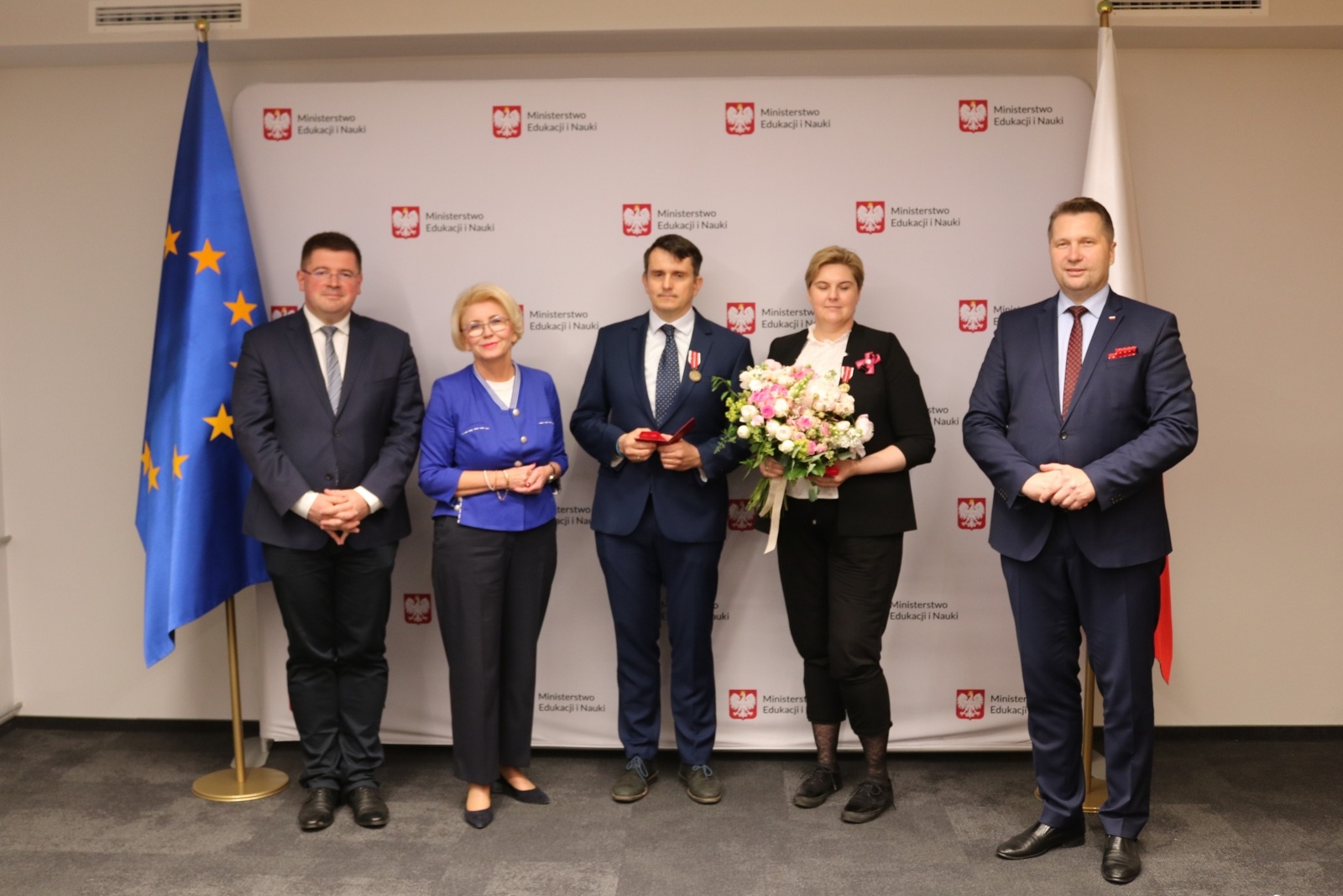 Zdjęcie w galerii na portalu naszraciborz.pl: Wręczenie medalu KEN państwu Katarzynie i Mateuszowi Kłoskom wiadomości z regionu