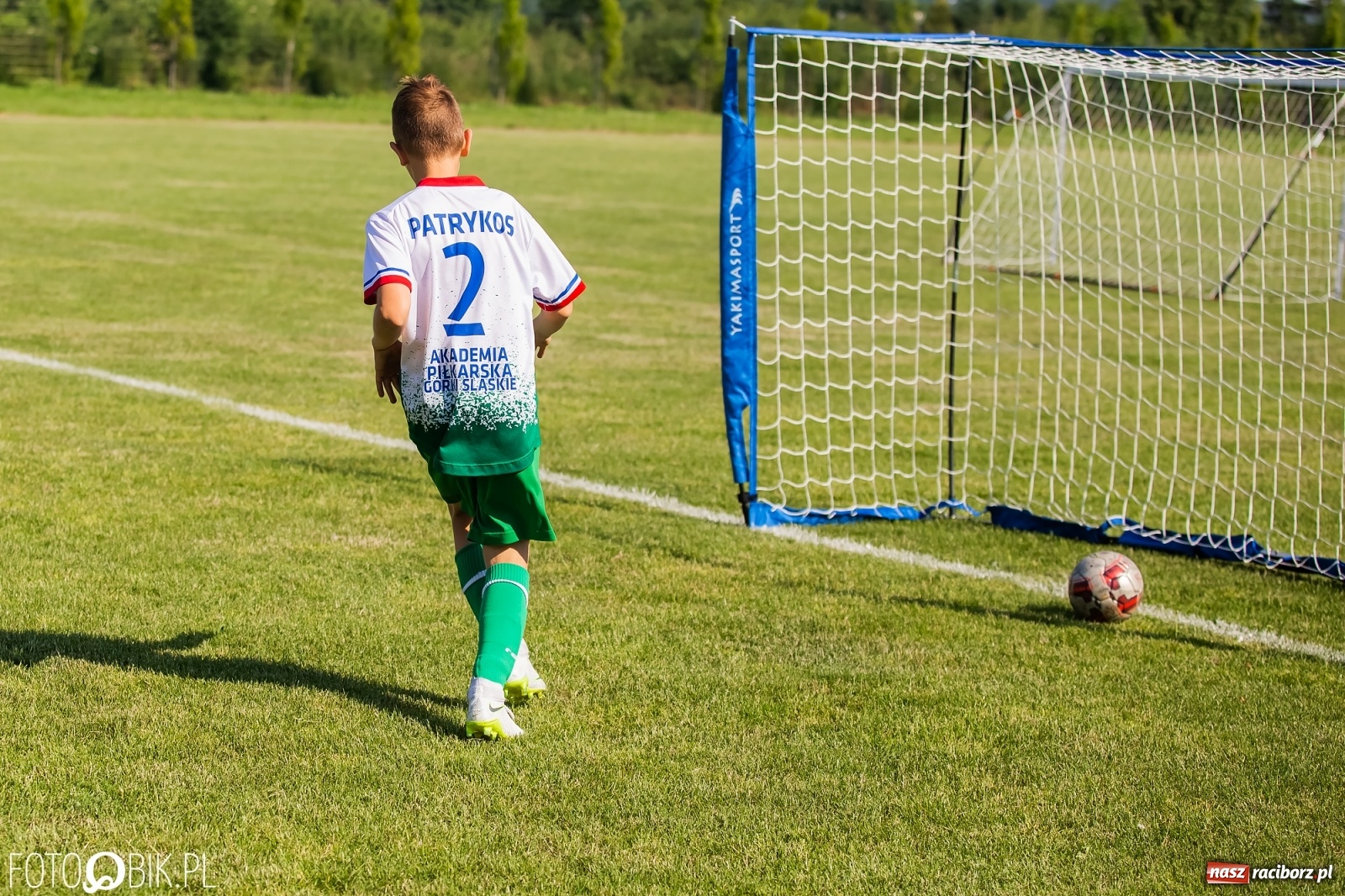 Zdjęcie w galerii na portalu naszraciborz.pl: Piłkarska walka przy Srebrnej. Stawką udział w Silesia Cup [FOTO] wiadomości z regionu