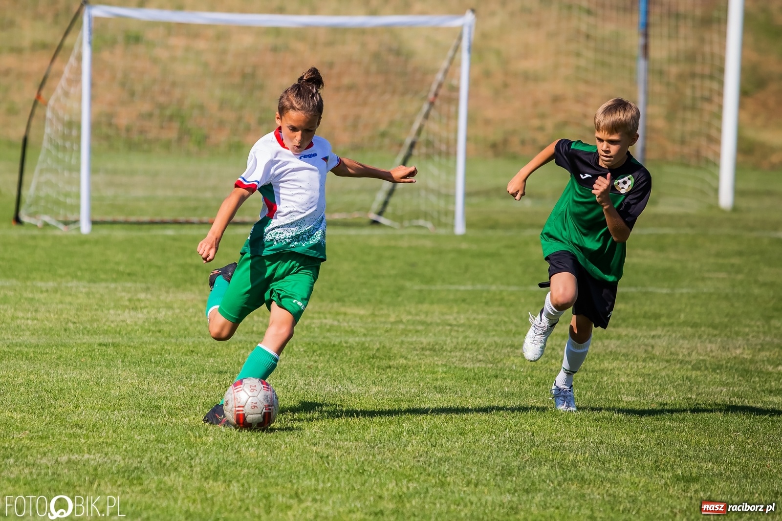 Zdjęcie w galerii na portalu naszraciborz.pl: Piłkarska walka przy Srebrnej. Stawką udział w Silesia Cup [FOTO] wiadomości z regionu