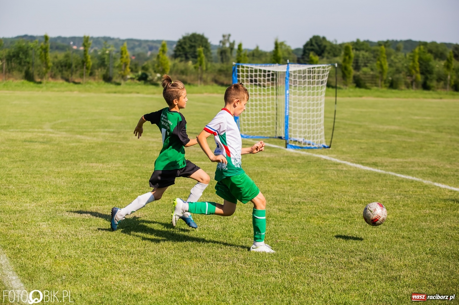 Zdjęcie w galerii na portalu naszraciborz.pl: Piłkarska walka przy Srebrnej. Stawką udział w Silesia Cup [FOTO] wiadomości z regionu