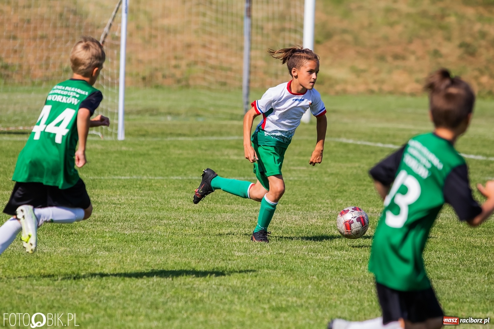 Zdjęcie w galerii na portalu naszraciborz.pl: Piłkarska walka przy Srebrnej. Stawką udział w Silesia Cup [FOTO] wiadomości z regionu