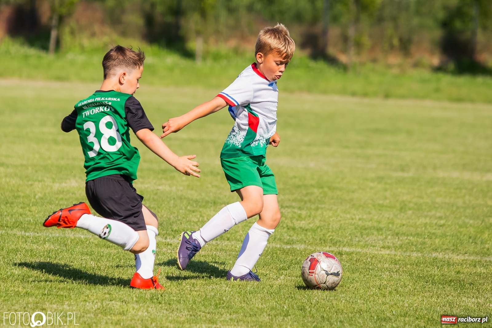 Zdjęcie w galerii na portalu naszraciborz.pl: Piłkarska walka przy Srebrnej. Stawką udział w Silesia Cup [FOTO] wiadomości z regionu