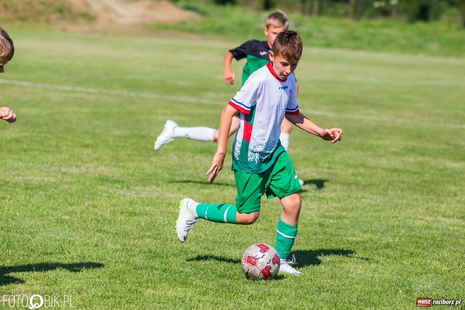 Zdjęcie w galerii na portalu naszraciborz.pl: Piłkarska walka przy Srebrnej. Stawką udział w Silesia Cup [FOTO] wiadomości z regionu