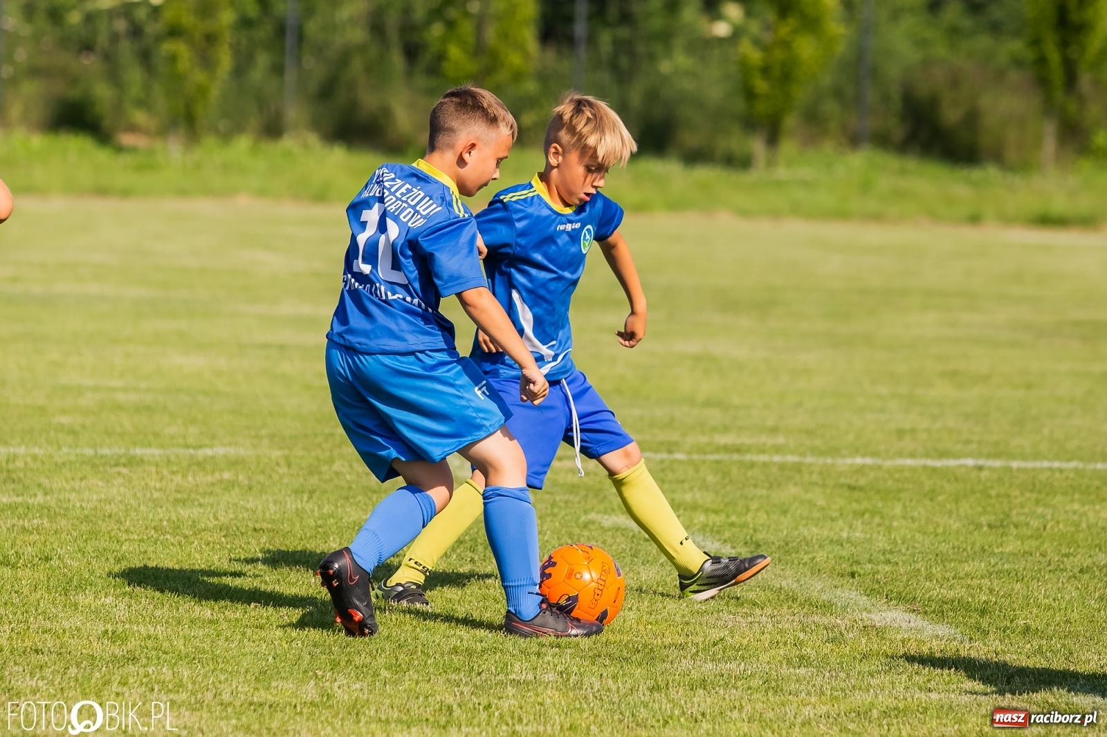 Zdjęcie w galerii na portalu naszraciborz.pl: Piłkarska walka przy Srebrnej. Stawką udział w Silesia Cup [FOTO] wiadomości z regionu