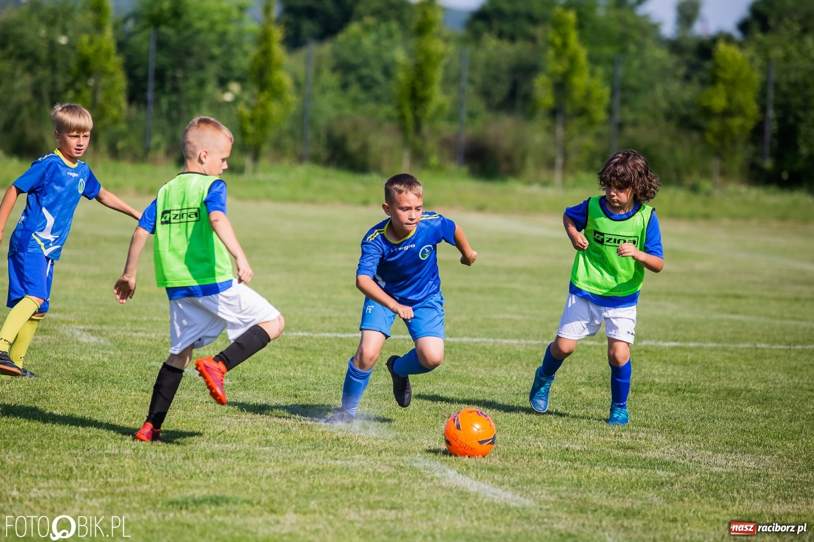 Zdjęcie w galerii na portalu naszraciborz.pl: Piłkarska walka przy Srebrnej. Stawką udział w Silesia Cup [FOTO] wiadomości z regionu