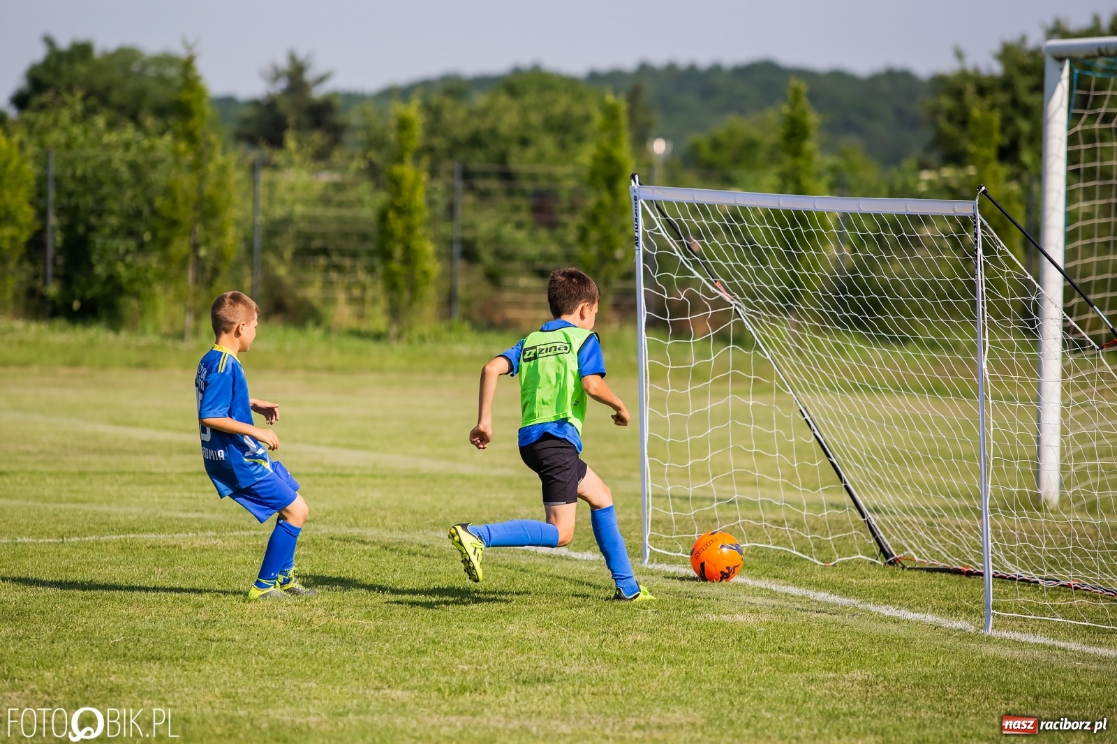 Zdjęcie w galerii na portalu naszraciborz.pl: Piłkarska walka przy Srebrnej. Stawką udział w Silesia Cup [FOTO] wiadomości z regionu
