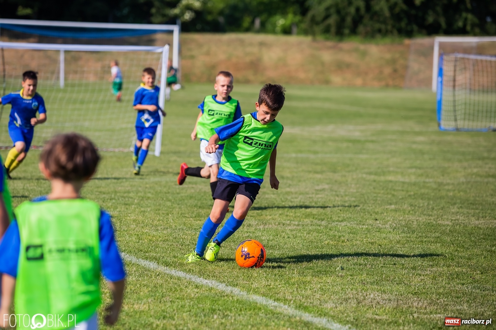 Zdjęcie w galerii na portalu naszraciborz.pl: Piłkarska walka przy Srebrnej. Stawką udział w Silesia Cup [FOTO] wiadomości z regionu