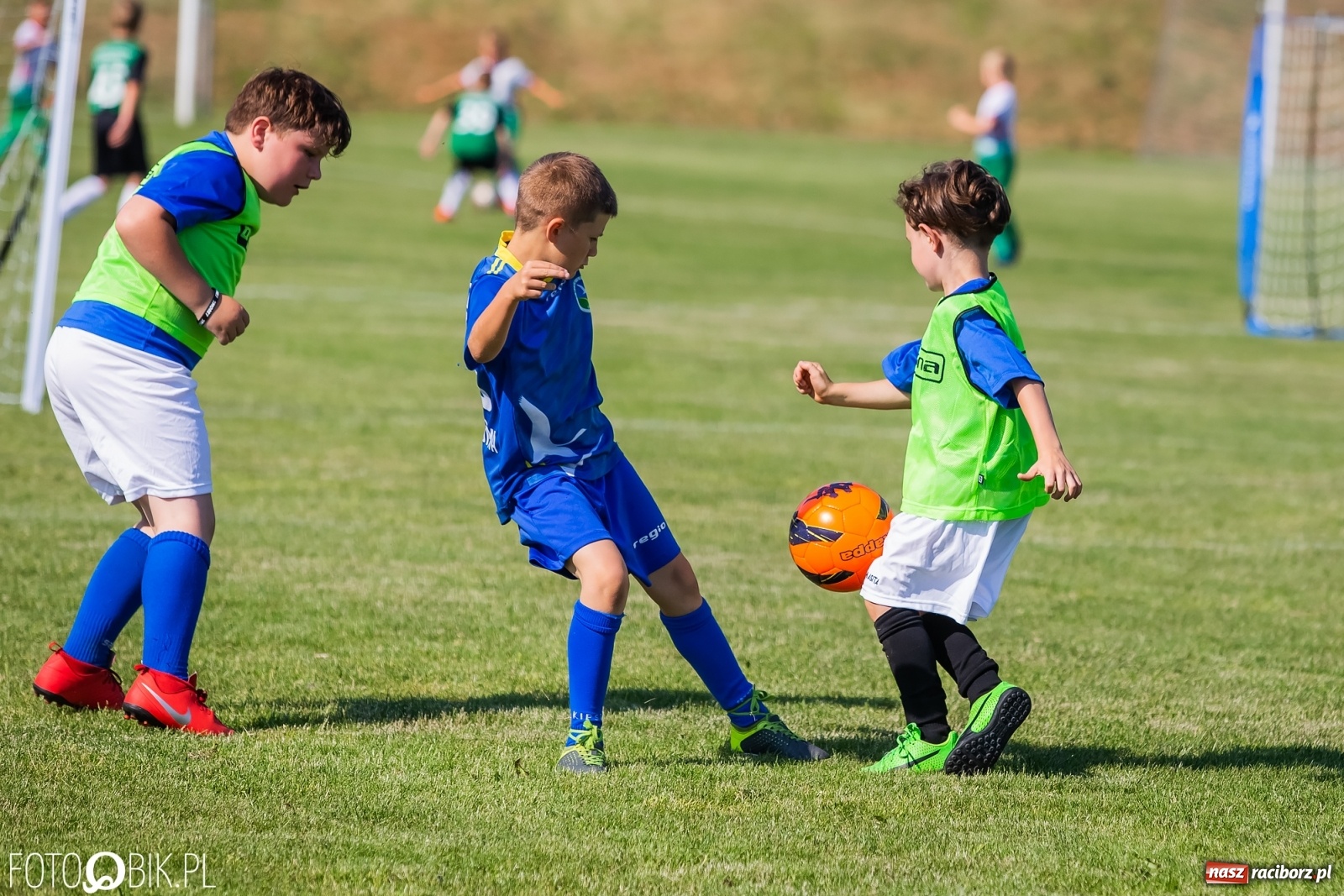 Zdjęcie w galerii na portalu naszraciborz.pl: Piłkarska walka przy Srebrnej. Stawką udział w Silesia Cup [FOTO] wiadomości z regionu