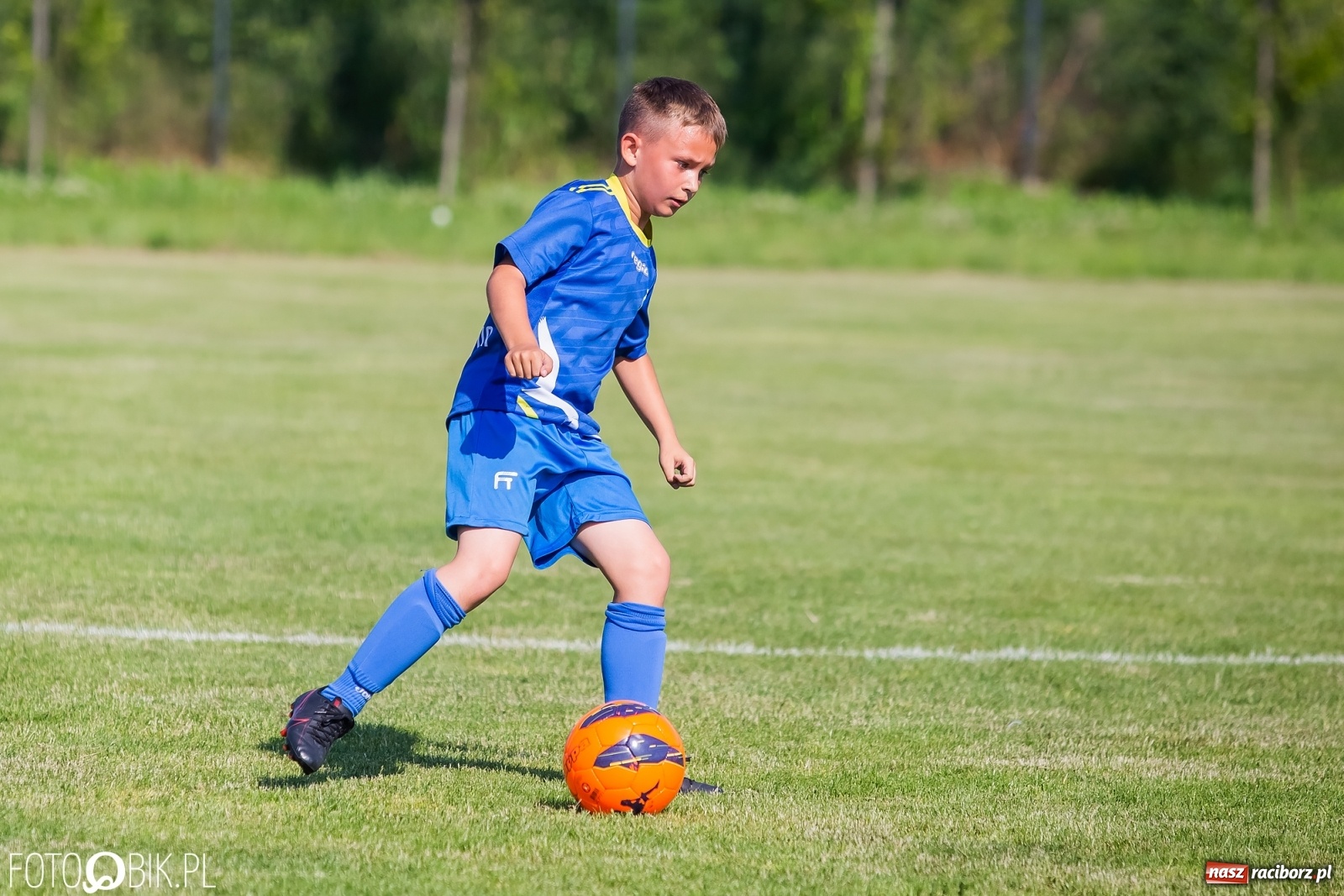 Zdjęcie w galerii na portalu naszraciborz.pl: Piłkarska walka przy Srebrnej. Stawką udział w Silesia Cup [FOTO] wiadomości z regionu