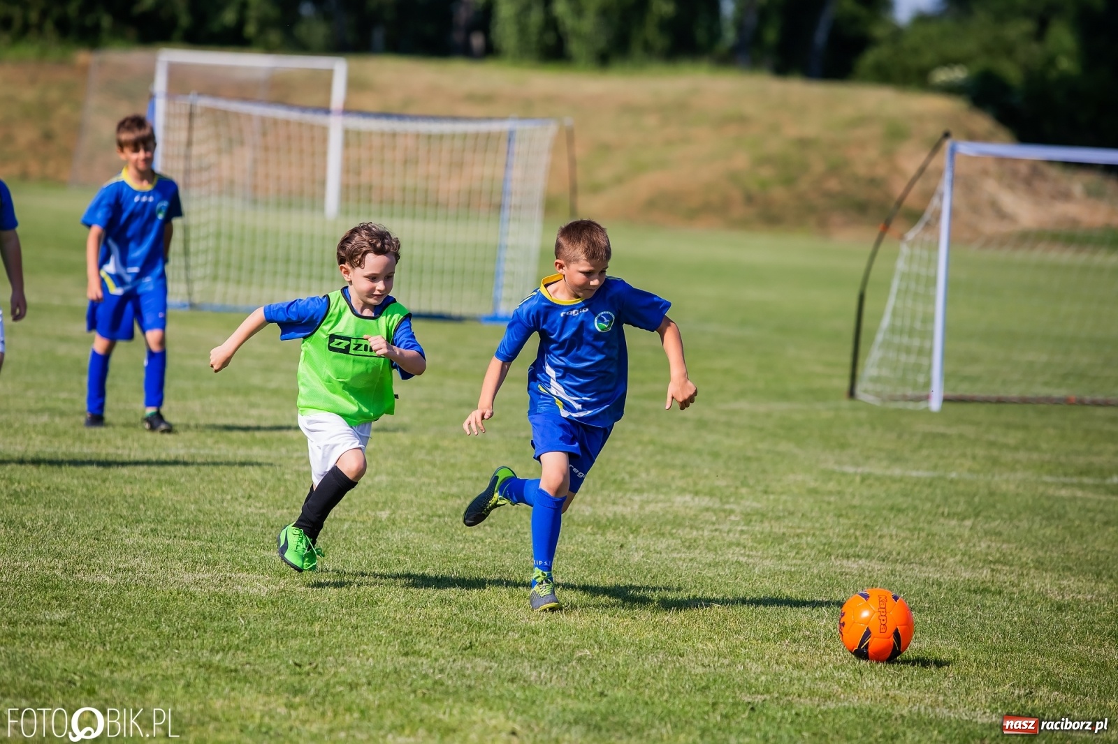 Zdjęcie w galerii na portalu naszraciborz.pl: Piłkarska walka przy Srebrnej. Stawką udział w Silesia Cup [FOTO] wiadomości z regionu