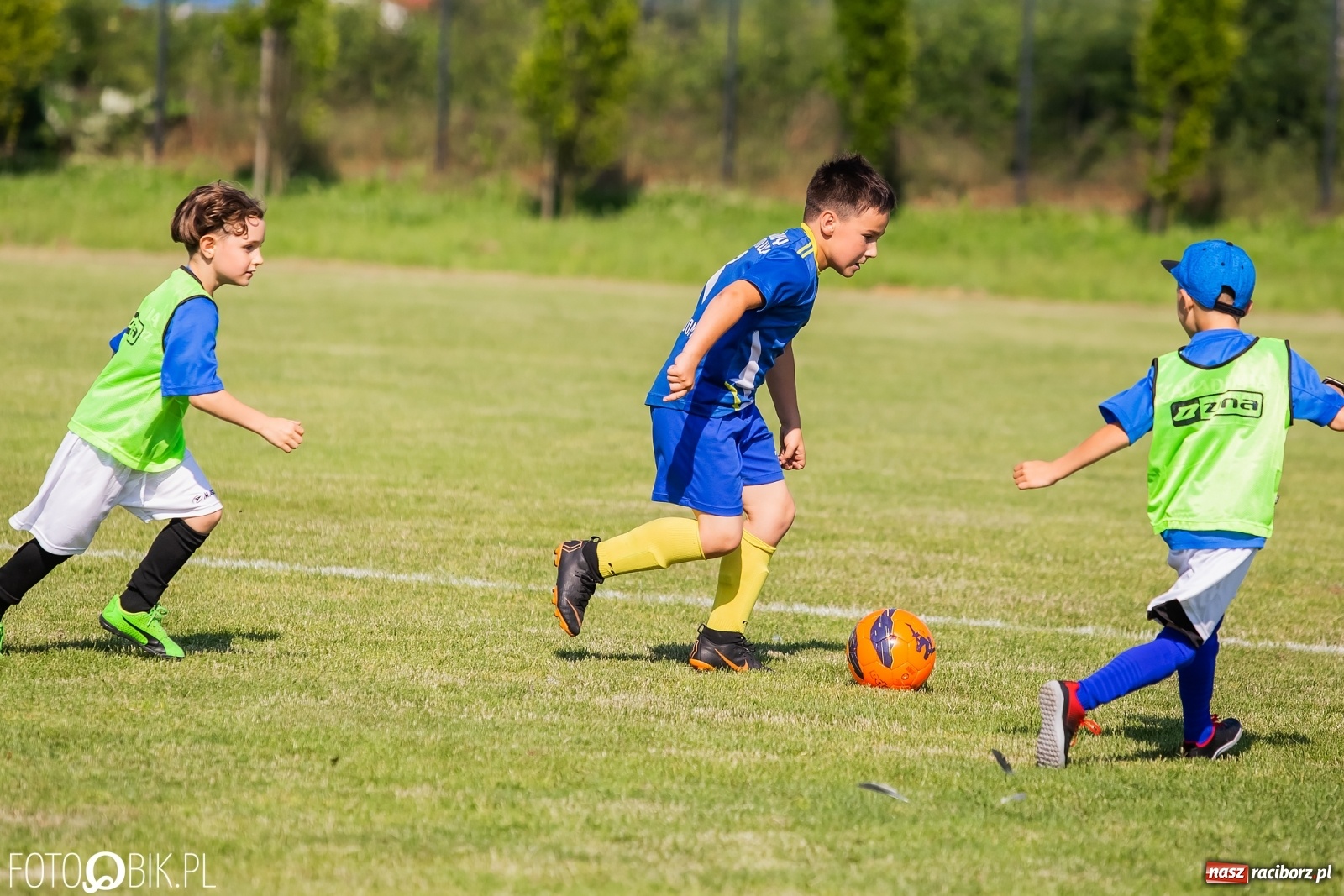 Zdjęcie w galerii na portalu naszraciborz.pl: Piłkarska walka przy Srebrnej. Stawką udział w Silesia Cup [FOTO] wiadomości z regionu