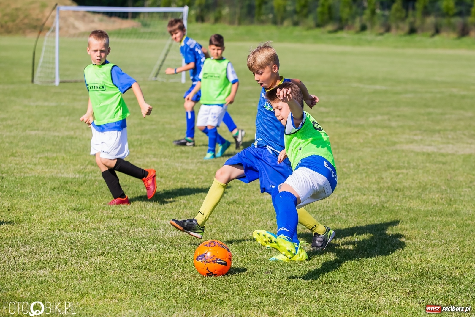 Zdjęcie w galerii na portalu naszraciborz.pl: Piłkarska walka przy Srebrnej. Stawką udział w Silesia Cup [FOTO] wiadomości z regionu