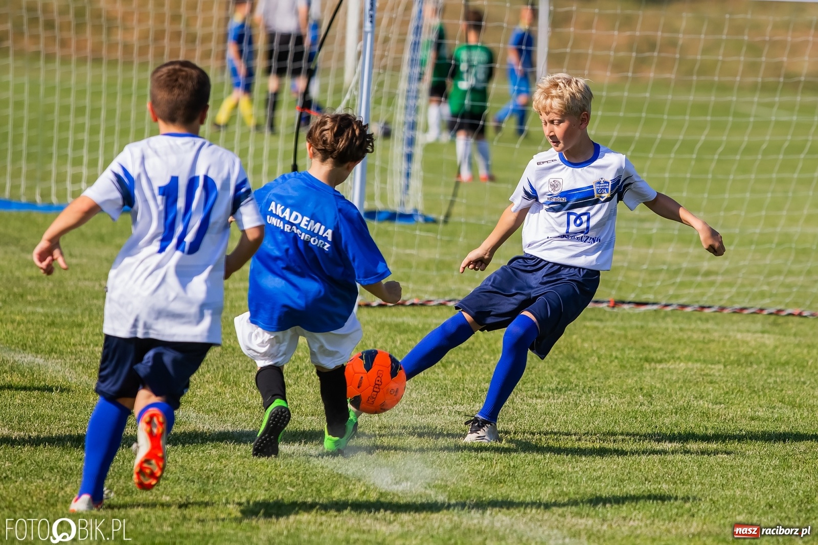 Zdjęcie w galerii na portalu naszraciborz.pl: Piłkarska walka przy Srebrnej. Stawką udział w Silesia Cup [FOTO] wiadomości z regionu