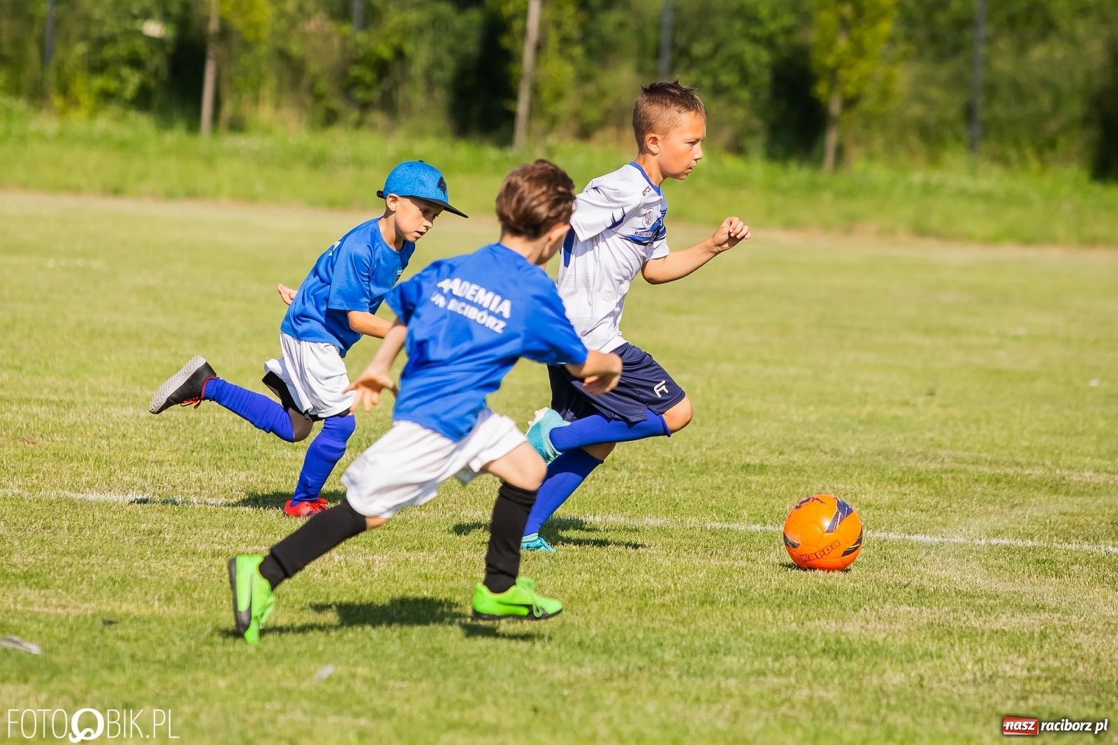 Zdjęcie w galerii na portalu naszraciborz.pl: Piłkarska walka przy Srebrnej. Stawką udział w Silesia Cup [FOTO] wiadomości z regionu