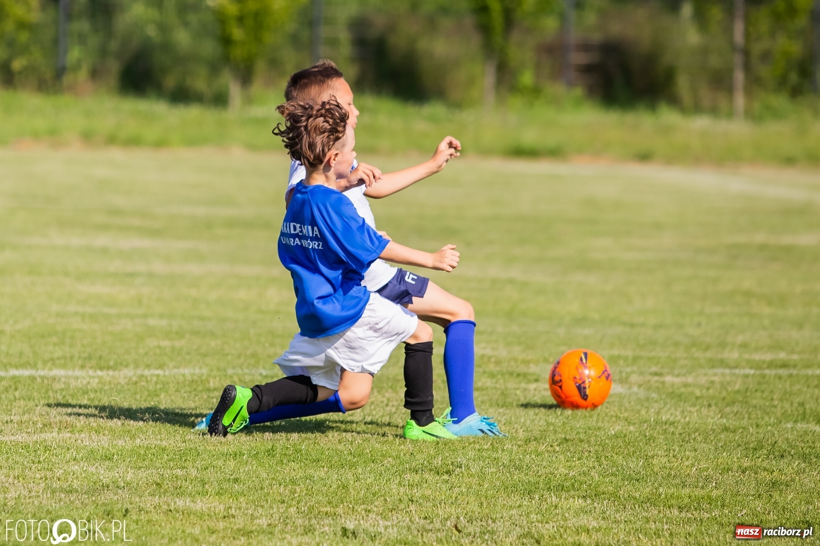 Zdjęcie w galerii na portalu naszraciborz.pl: Piłkarska walka przy Srebrnej. Stawką udział w Silesia Cup [FOTO] wiadomości z regionu