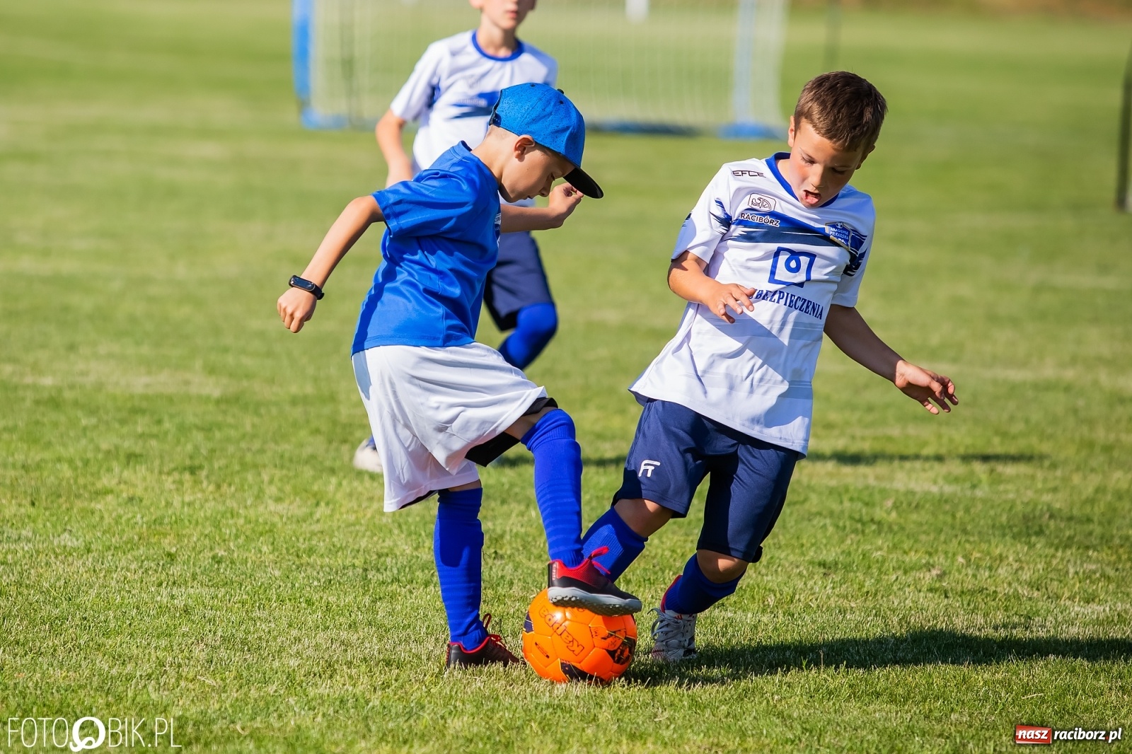 Zdjęcie w galerii na portalu naszraciborz.pl: Piłkarska walka przy Srebrnej. Stawką udział w Silesia Cup [FOTO] wiadomości z regionu