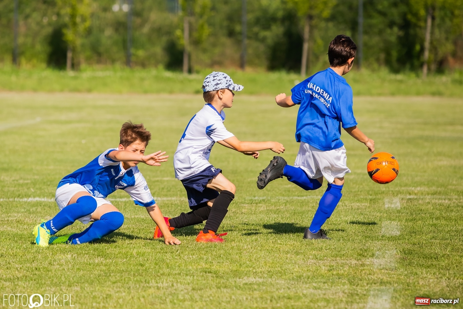 Zdjęcie w galerii na portalu naszraciborz.pl: Piłkarska walka przy Srebrnej. Stawką udział w Silesia Cup [FOTO] wiadomości z regionu