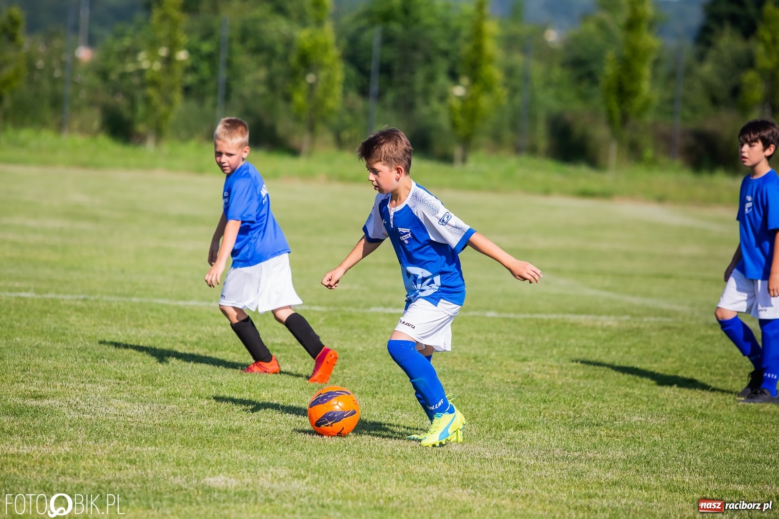 Zdjęcie w galerii na portalu naszraciborz.pl: Piłkarska walka przy Srebrnej. Stawką udział w Silesia Cup [FOTO] wiadomości z regionu
