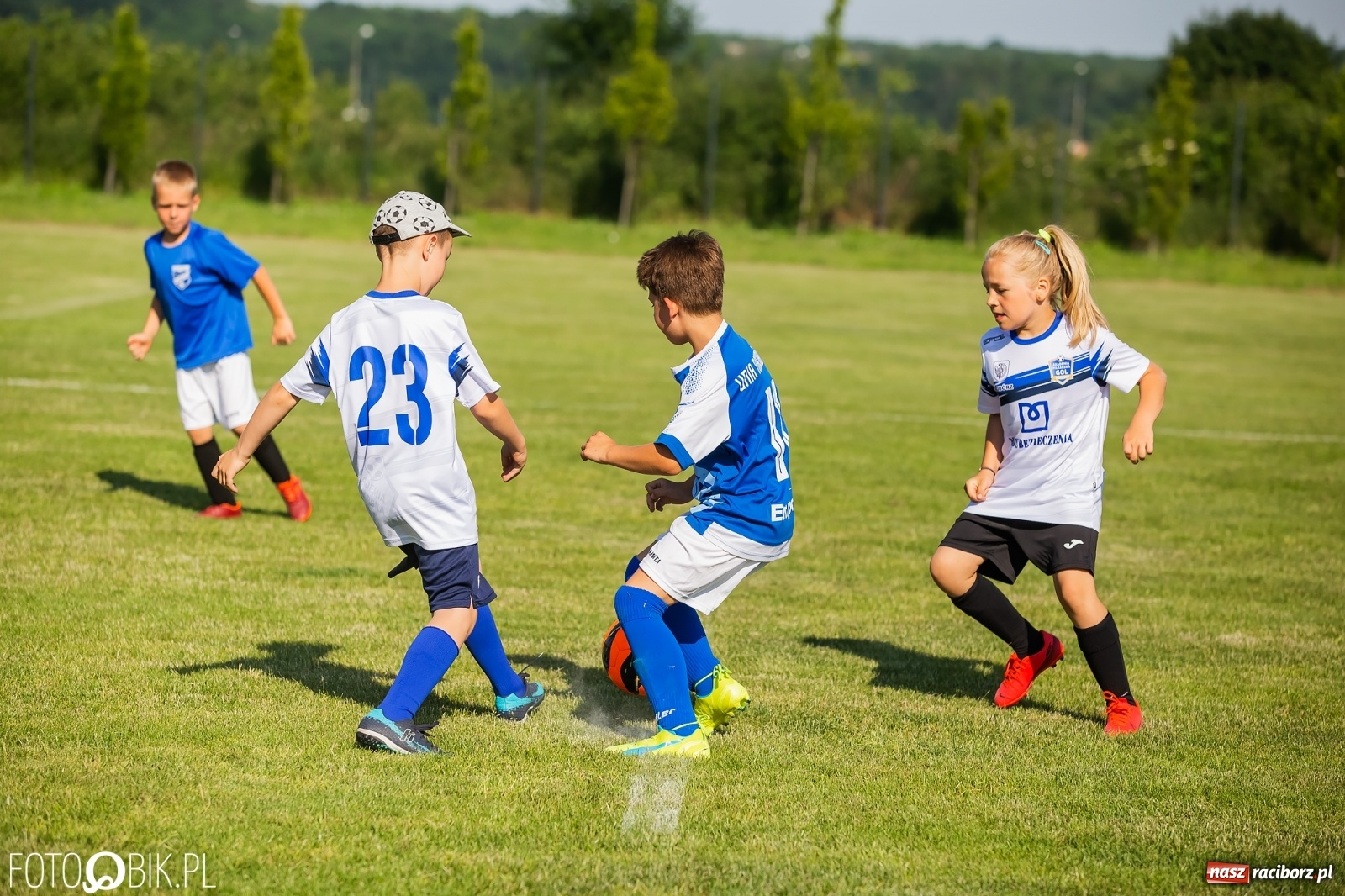 Zdjęcie w galerii na portalu naszraciborz.pl: Piłkarska walka przy Srebrnej. Stawką udział w Silesia Cup [FOTO] wiadomości z regionu