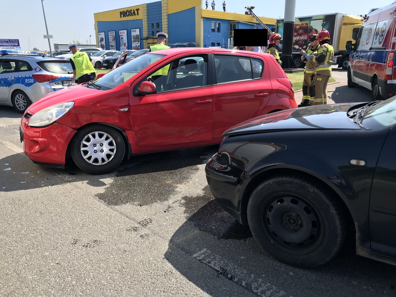 Zdjęcie w galerii na portalu naszraciborz.pl: Zderzenie hyundaia i volkswagena golfa na Rudzkiej [FOTO] wiadomości z regionu