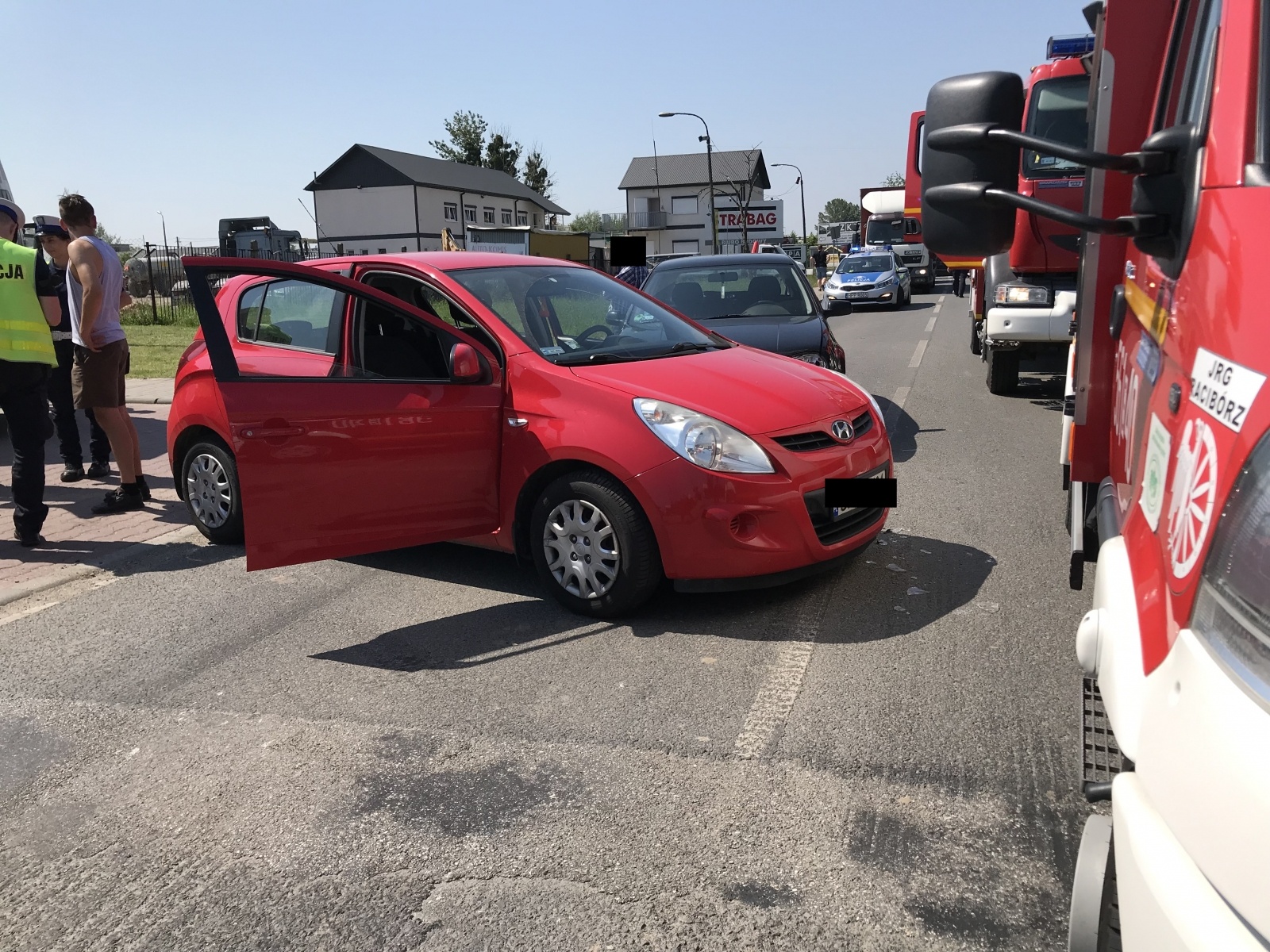 Zdjęcie w galerii na portalu naszraciborz.pl: Zderzenie hyundaia i volkswagena golfa na Rudzkiej [FOTO] wiadomości z regionu