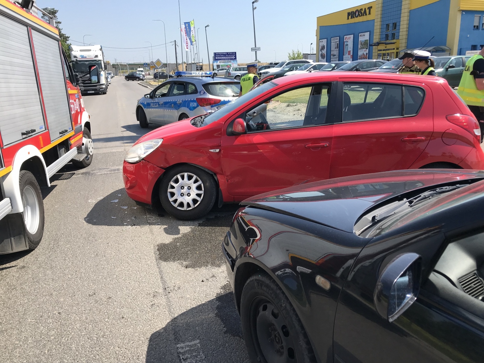 Zdjęcie w galerii na portalu naszraciborz.pl: Zderzenie hyundaia i volkswagena golfa na Rudzkiej [FOTO] wiadomości z regionu
