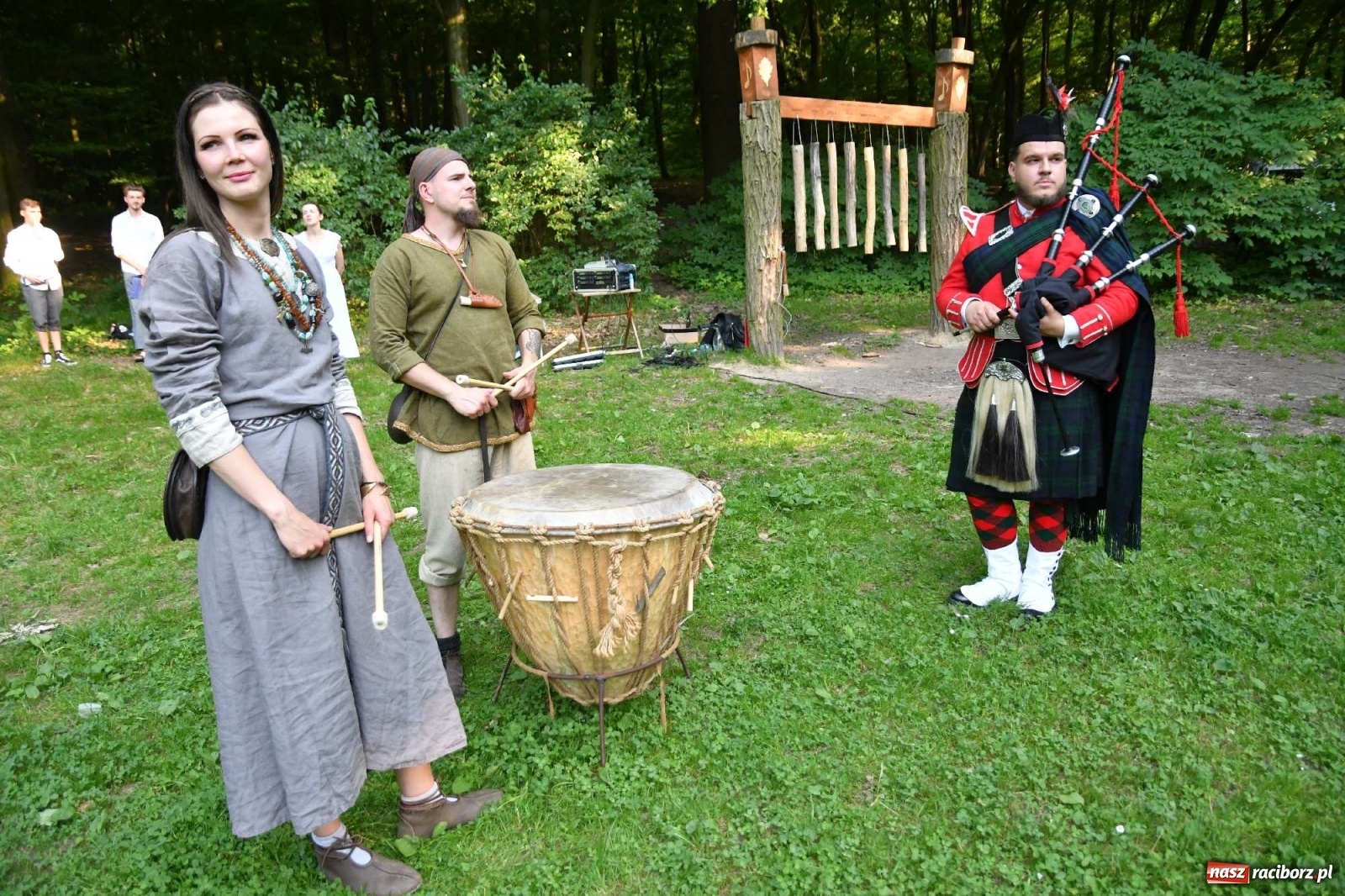 Zdjęcie w galerii na portalu naszraciborz.pl: Ruszył raciborski festiwal średniowieczny. Chrzęst broni poprzedziła poezja [FOTO i WIDEO] wiadomości z regionu