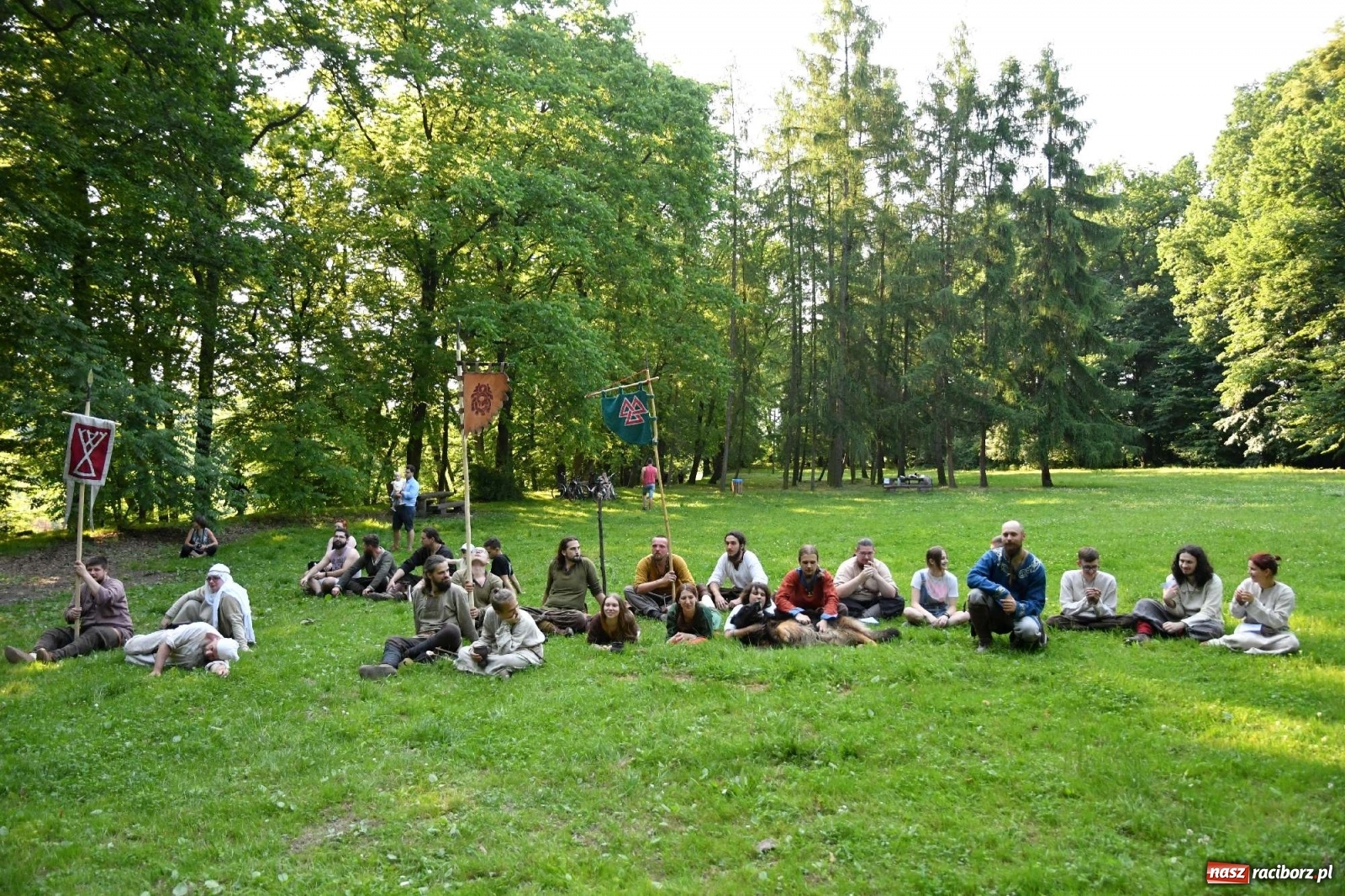 Zdjęcie w galerii na portalu naszraciborz.pl: Ruszył raciborski festiwal średniowieczny. Chrzęst broni poprzedziła poezja [FOTO i WIDEO] wiadomości z regionu