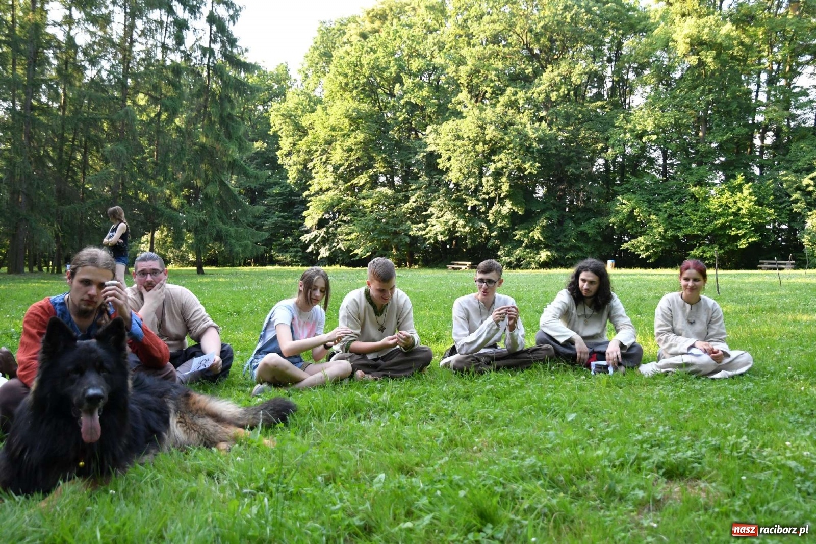 Zdjęcie w galerii na portalu naszraciborz.pl: Ruszył raciborski festiwal średniowieczny. Chrzęst broni poprzedziła poezja [FOTO i WIDEO] wiadomości z regionu