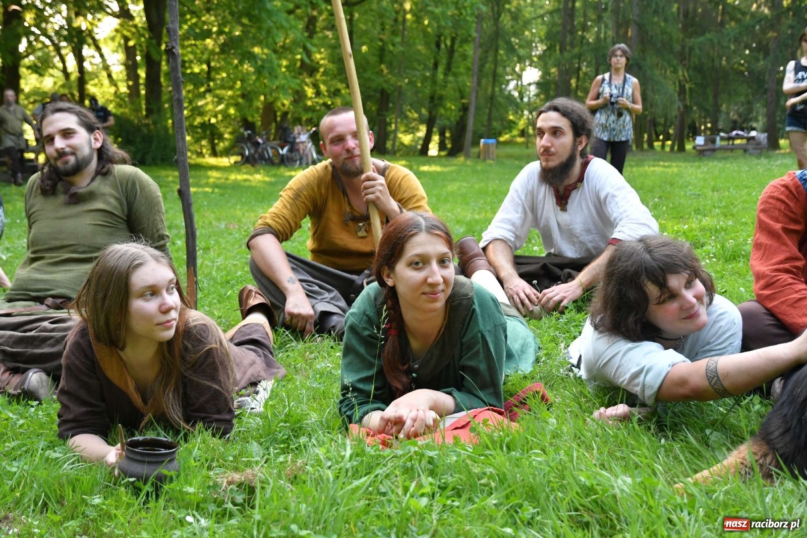 Zdjęcie w galerii na portalu naszraciborz.pl: Ruszył raciborski festiwal średniowieczny. Chrzęst broni poprzedziła poezja [FOTO i WIDEO] wiadomości z regionu