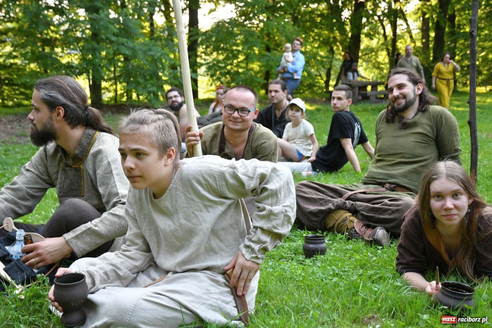 Zdjęcie w galerii na portalu naszraciborz.pl: Ruszył raciborski festiwal średniowieczny. Chrzęst broni poprzedziła poezja [FOTO i WIDEO] wiadomości z regionu