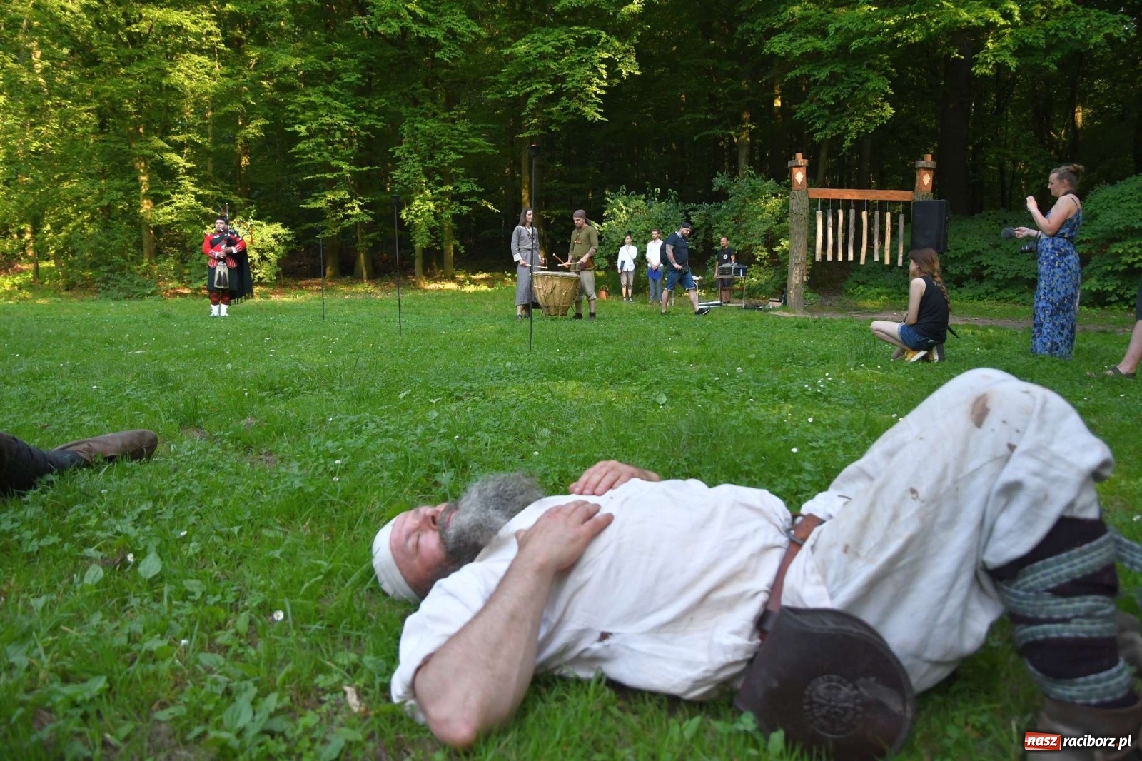 Zdjęcie w galerii na portalu naszraciborz.pl: Ruszył raciborski festiwal średniowieczny. Chrzęst broni poprzedziła poezja [FOTO i WIDEO] wiadomości z regionu