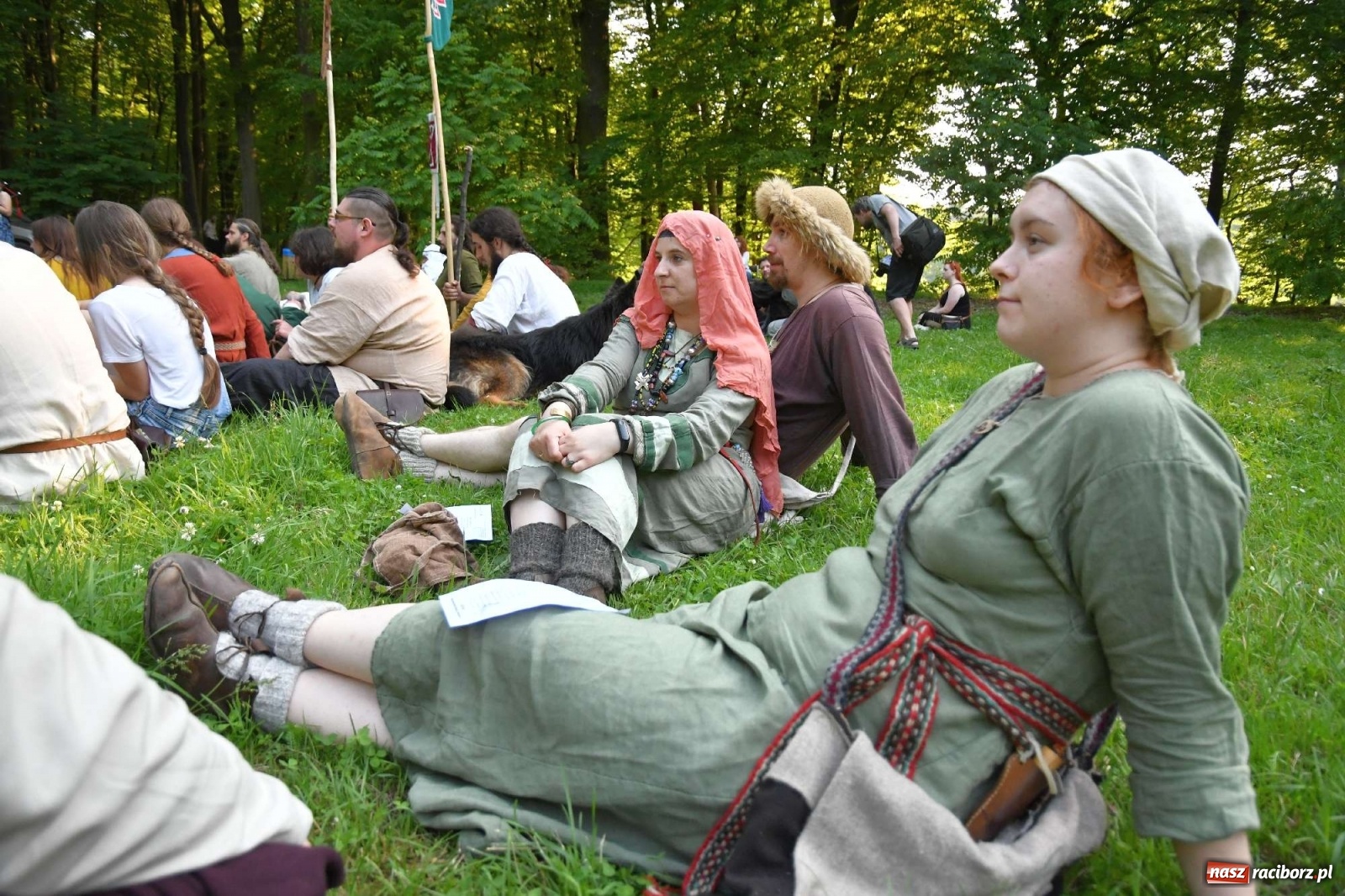 Zdjęcie w galerii na portalu naszraciborz.pl: Ruszył raciborski festiwal średniowieczny. Chrzęst broni poprzedziła poezja [FOTO i WIDEO] wiadomości z regionu