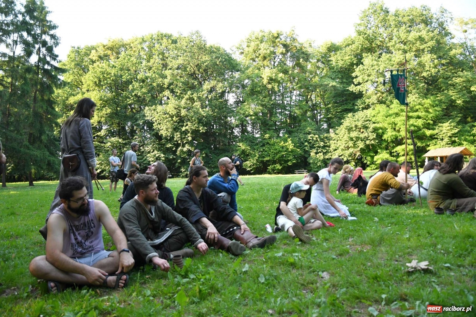 Zdjęcie w galerii na portalu naszraciborz.pl: Ruszył raciborski festiwal średniowieczny. Chrzęst broni poprzedziła poezja [FOTO i WIDEO] wiadomości z regionu