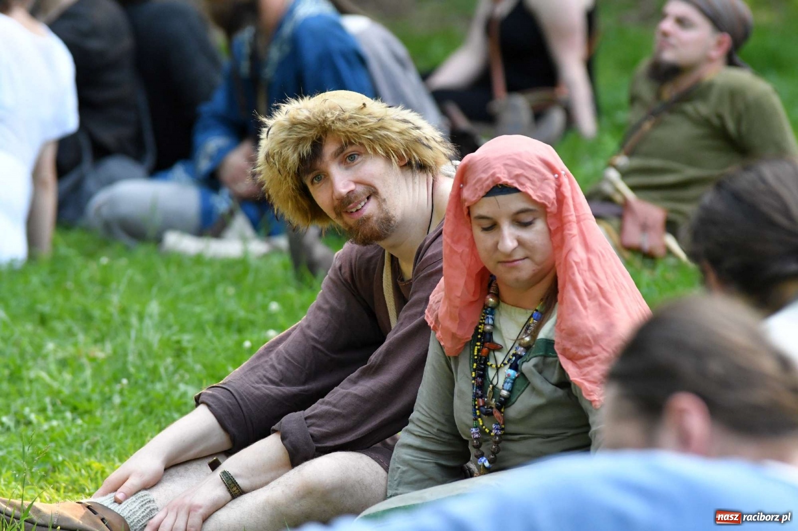 Zdjęcie w galerii na portalu naszraciborz.pl: Ruszył raciborski festiwal średniowieczny. Chrzęst broni poprzedziła poezja [FOTO i WIDEO] wiadomości z regionu