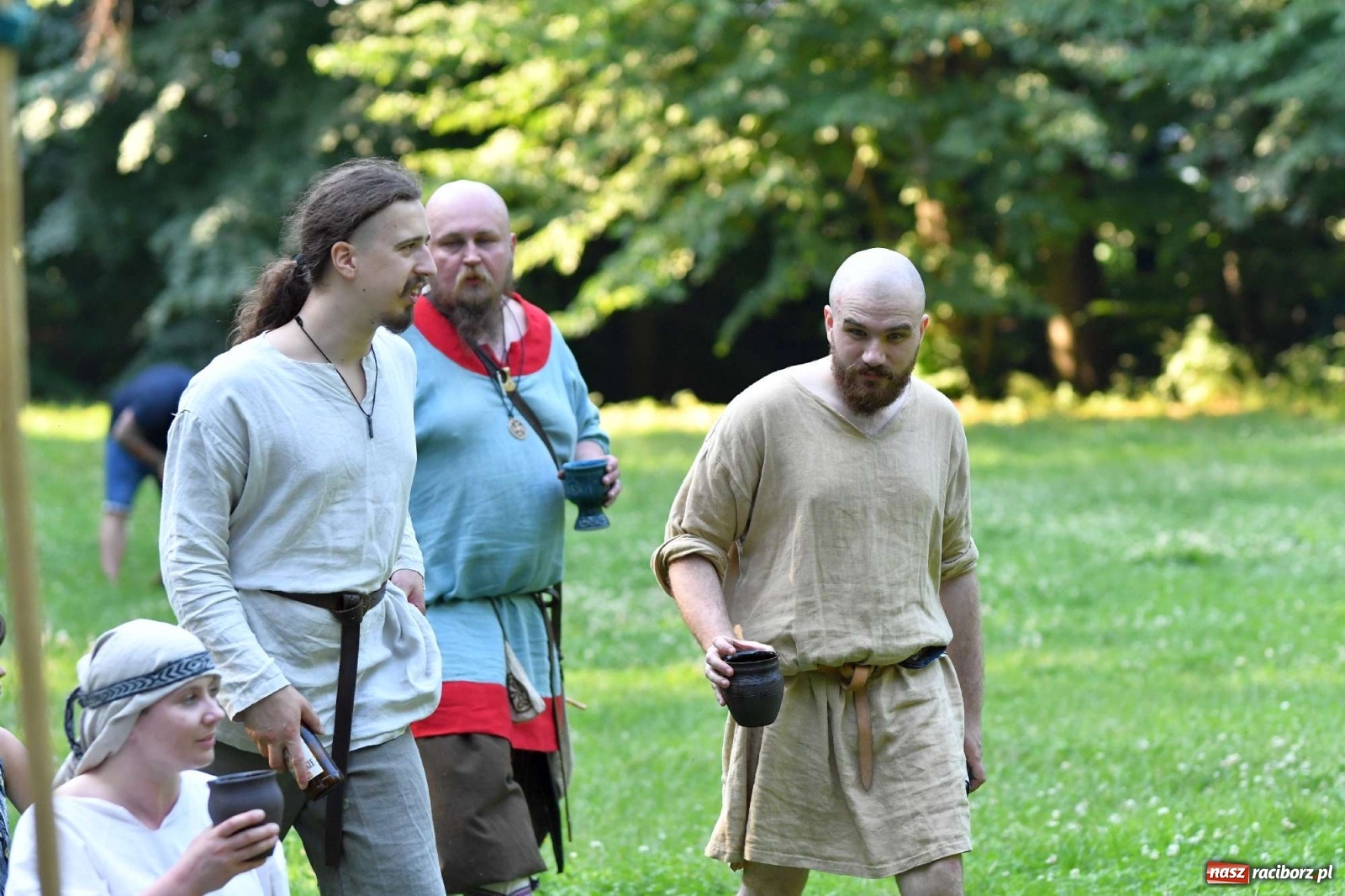 Zdjęcie w galerii na portalu naszraciborz.pl: Ruszył raciborski festiwal średniowieczny. Chrzęst broni poprzedziła poezja [FOTO i WIDEO] wiadomości z regionu