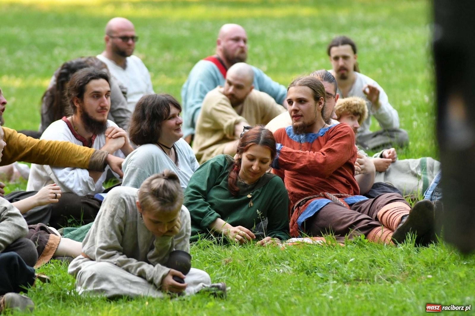 Zdjęcie w galerii na portalu naszraciborz.pl: Ruszył raciborski festiwal średniowieczny. Chrzęst broni poprzedziła poezja [FOTO i WIDEO] wiadomości z regionu