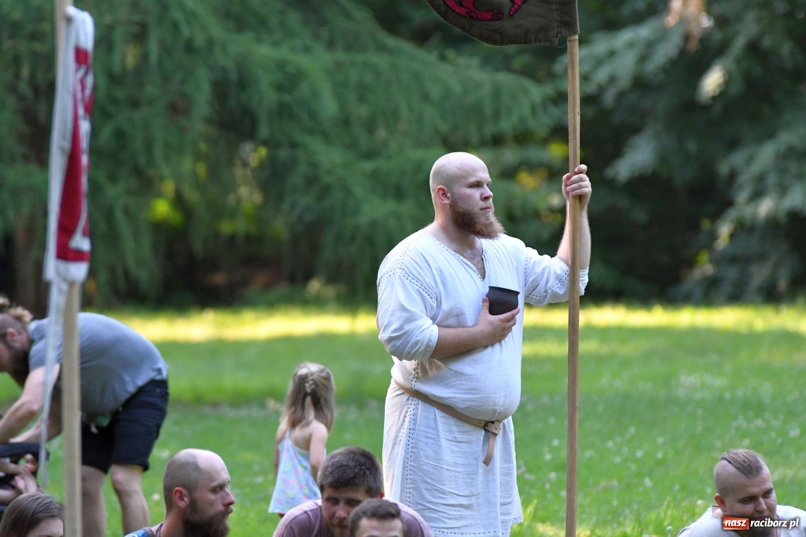 Zdjęcie w galerii na portalu naszraciborz.pl: Ruszył raciborski festiwal średniowieczny. Chrzęst broni poprzedziła poezja [FOTO i WIDEO] wiadomości z regionu