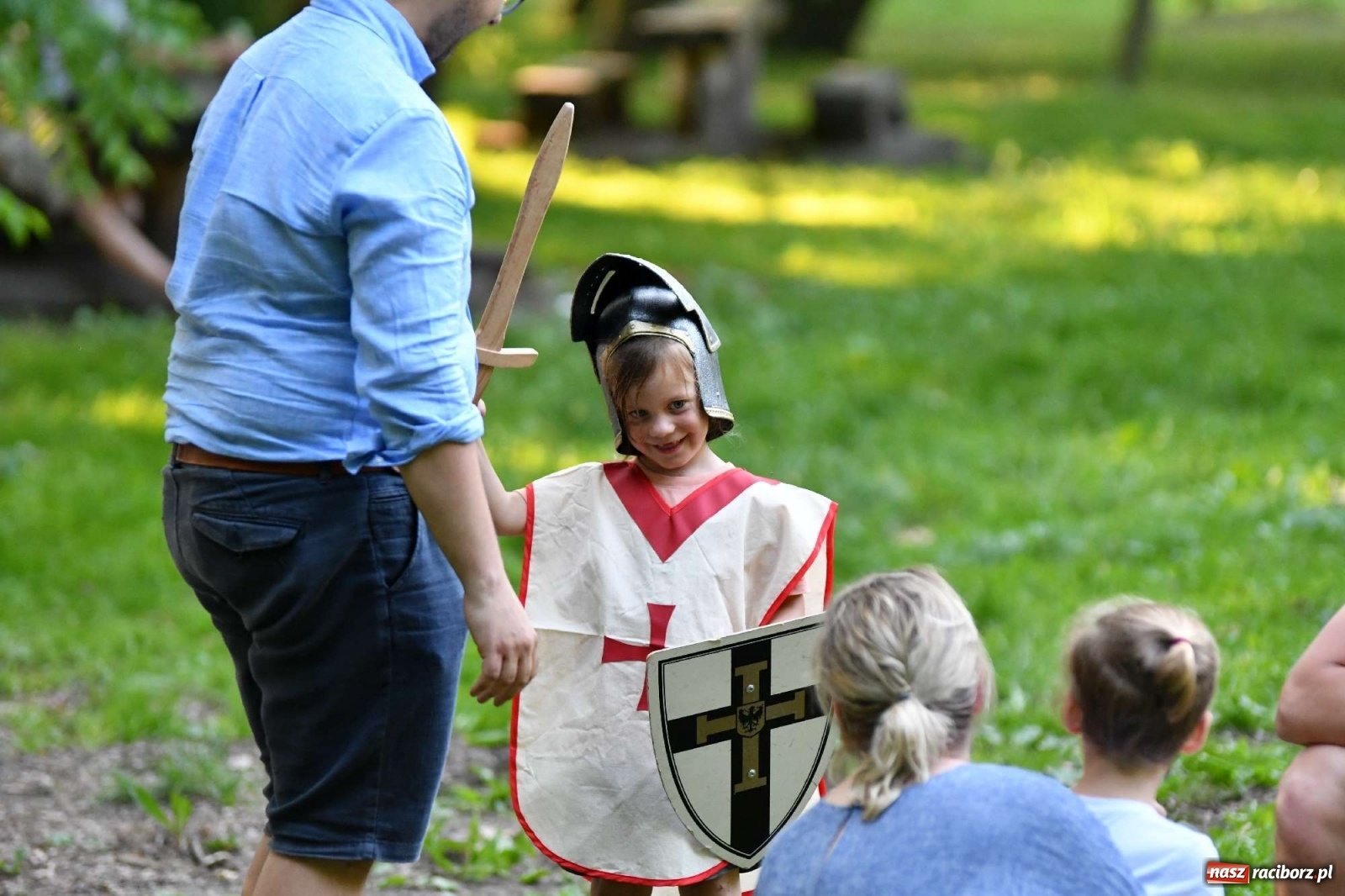 Zdjęcie w galerii na portalu naszraciborz.pl: Ruszył raciborski festiwal średniowieczny. Chrzęst broni poprzedziła poezja [FOTO i WIDEO] wiadomości z regionu