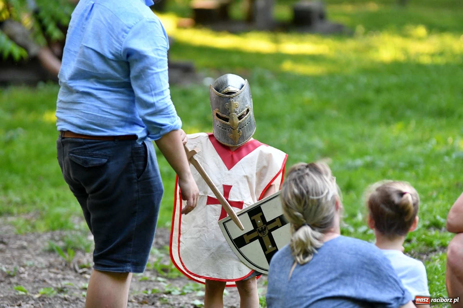 Zdjęcie w galerii na portalu naszraciborz.pl: Ruszył raciborski festiwal średniowieczny. Chrzęst broni poprzedziła poezja [FOTO i WIDEO] wiadomości z regionu