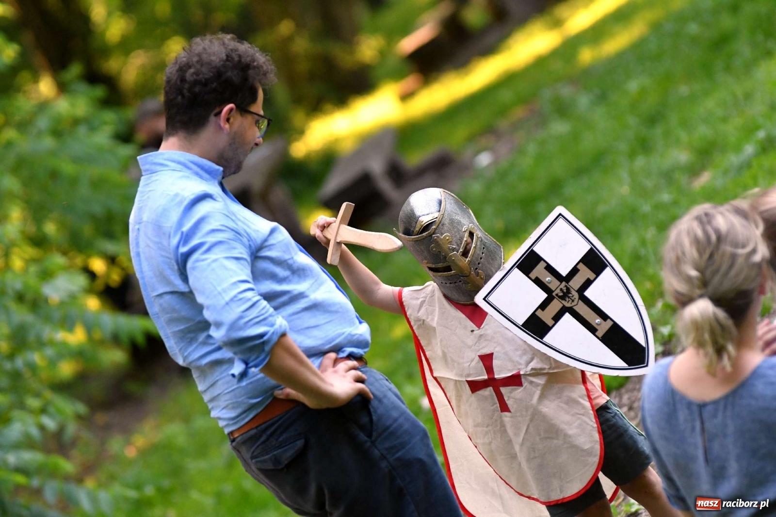Zdjęcie w galerii na portalu naszraciborz.pl: Ruszył raciborski festiwal średniowieczny. Chrzęst broni poprzedziła poezja [FOTO i WIDEO] wiadomości z regionu