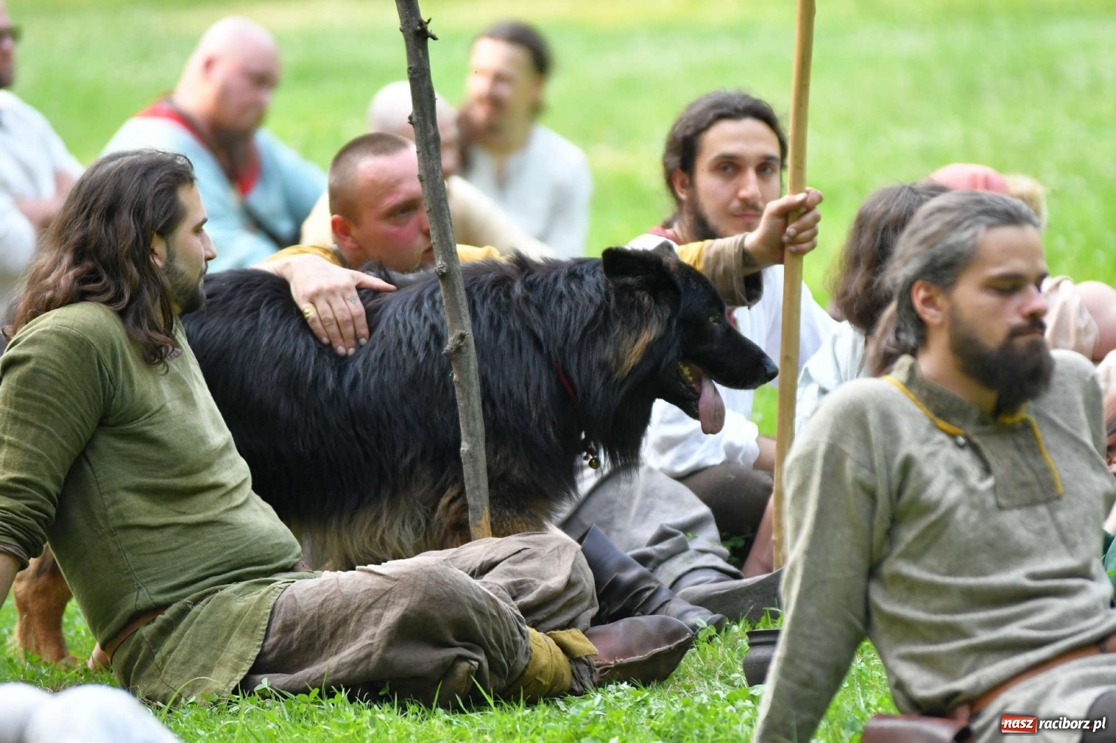Zdjęcie w galerii na portalu naszraciborz.pl: Ruszył raciborski festiwal średniowieczny. Chrzęst broni poprzedziła poezja [FOTO i WIDEO] wiadomości z regionu